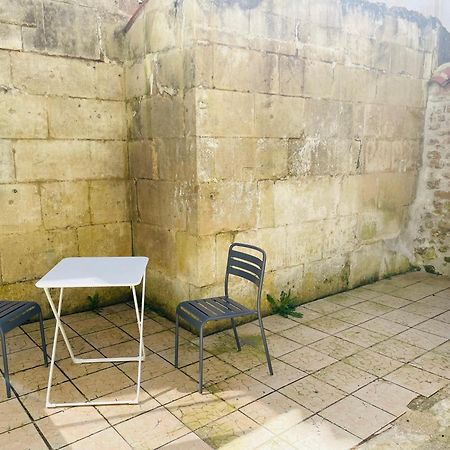 Appartement Avec Cour Privee Saint-Jean-dʼAngély Kültér fotó